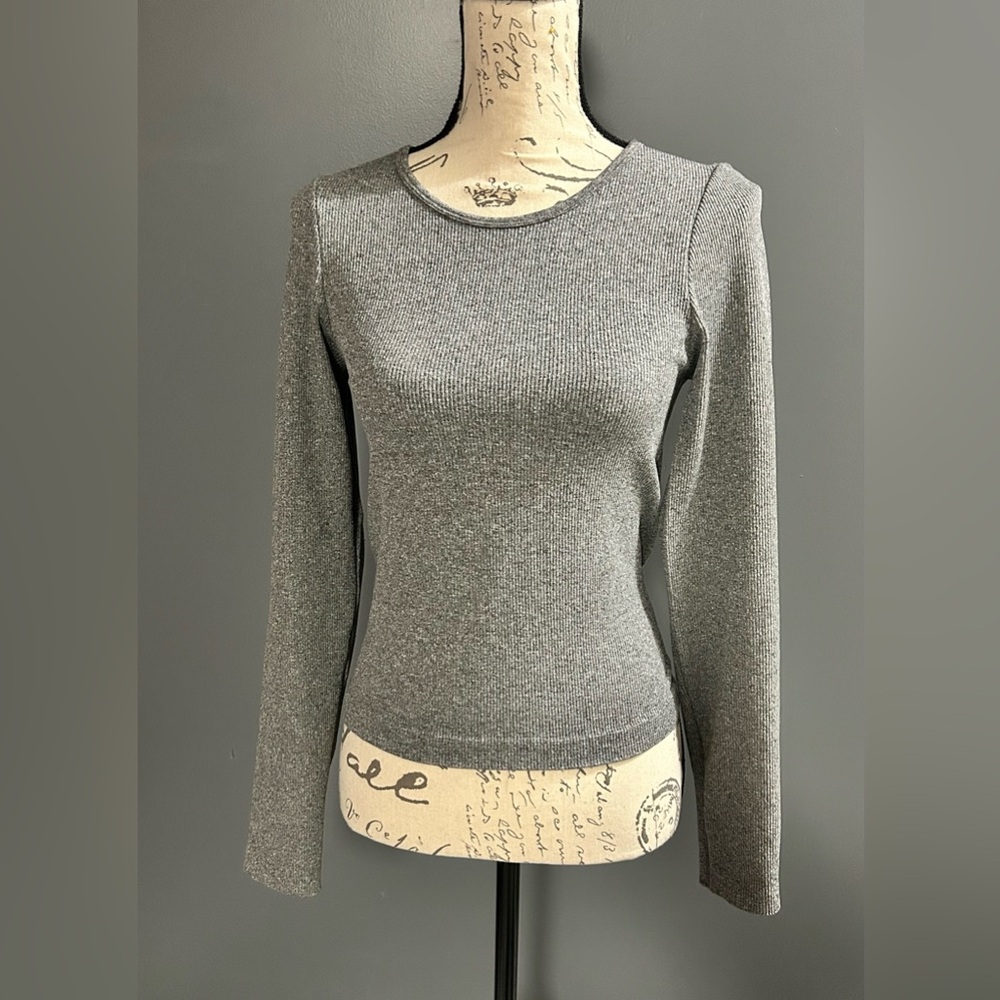 Women's Long Sleeve Ribbed Metallic Gray Tee